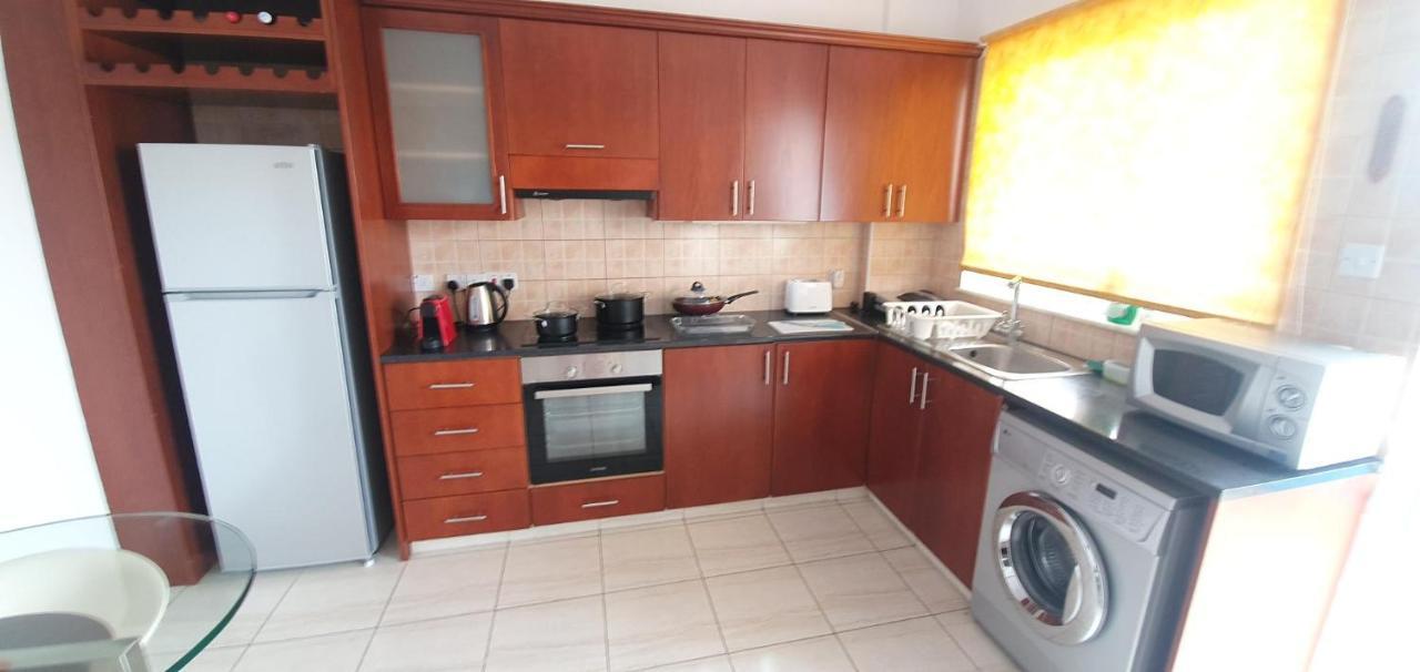 Vasilas Holiday Apartment #2 Larnaca Buitenkant foto