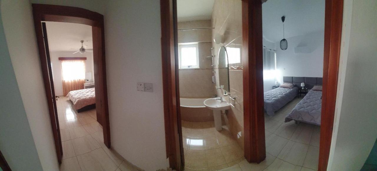 Vasilas Holiday Apartment #2 Larnaca Buitenkant foto